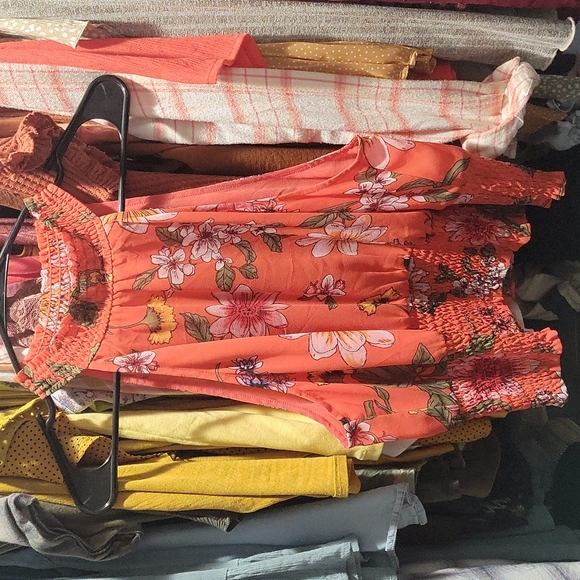 Smocked Floral High Neck Guess Tank Top - Picture 2 of 6